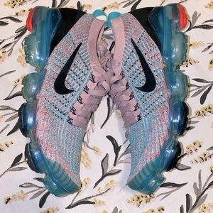 Ext worn (loved) Nike wms Vapormax flyknit size 11